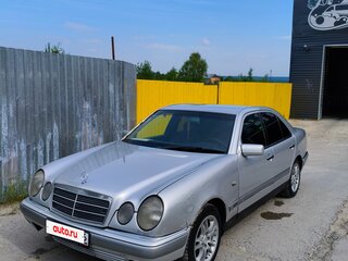 1998 Mercedes-Benz E-Класс 240 II (W210, S210), серебристый, 267000 рублей, вид 1