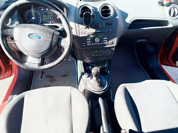 2006 Ford Fiesta Mk5, красный, 320000 рублей - вид 9