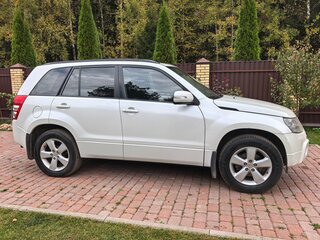 2011 Suzuki Grand Vitara II Рестайлинг, белый, 1350000 рублей, вид 3