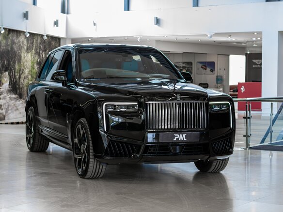 2025 Rolls-Royce Cullinan Black Badge I Рестайлинг (Series II), чёрный, 66500000 рублей - вид 3