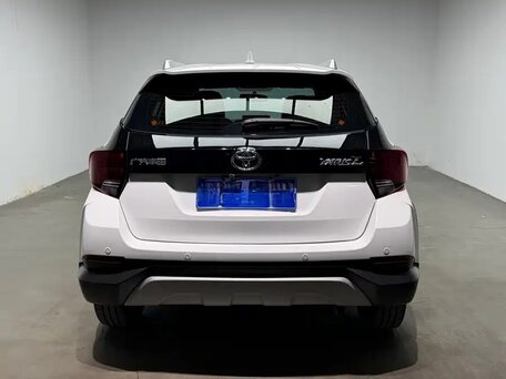 2022 Toyota Yaris L XP150 Рестайлинг, белый, 1407007 рублей, вид 5