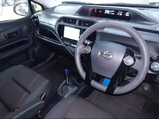 2016 Toyota Aqua I Рестайлинг, белый, 1190000 рублей, вид 4