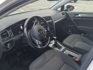 2018 Volkswagen e-Golf VII Рестайлинг, белый, 1100000 рублей, вид 4