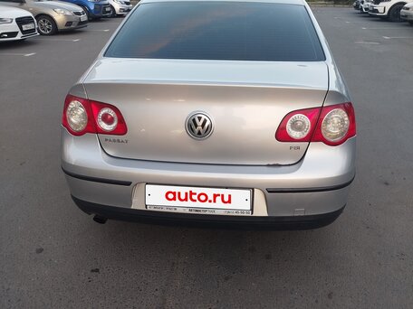 2005 Volkswagen Passat B6, серебристый, 520000 рублей, вид 4