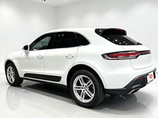 2023 Porsche Macan I Рестайлинг 2, белый, 6149945 рублей, вид 4