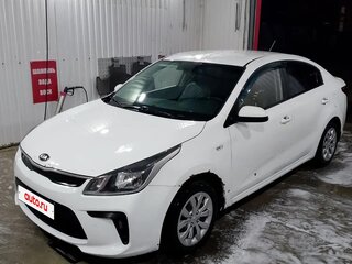 2017 Kia Rio IV, белый, 700000 рублей, вид 2
