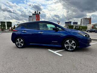 2018 Nissan Leaf II (ZE1), синий, 1699000 рублей, вид 5
