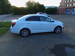 2013 Chevrolet Aveo II, белый, 530000 рублей, вид 3
