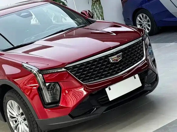 2025 Cadillac XT4 I Рестайлинг, красный - вид 8