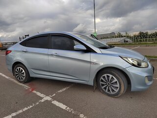 2013 Hyundai Solaris I, серый, 750000 рублей, вид 4