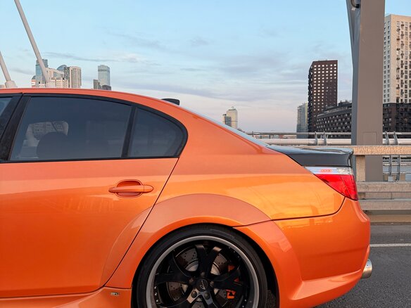 2005 BMW M5 IV (E60/E61), оранжевый, 4000000 рублей - вид 10