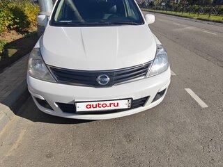 2011 Nissan Tiida I Рестайлинг, белый, 580000 рублей, вид 1