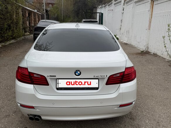 2016 BMW 5 серии 528i xDrive VI (F10/F11/F07) Рестайлинг, белый, 2200000 рублей - вид 8