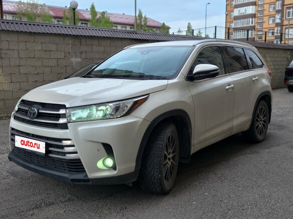 2018 Toyota Highlander III (XU50) Рестайлинг, белый, 3850000 рублей