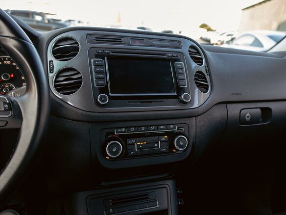 2013 Volkswagen Tiguan I Рестайлинг, белый, 1325000 рублей - вид 13