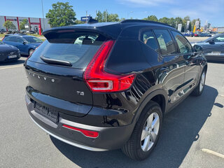 2022 Volvo XC40 I Рестайлинг, чёрный, 2766680 рублей, вид 4
