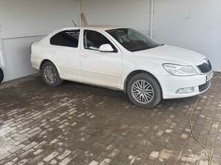 2010 Skoda Octavia II (A5) Рестайлинг, белый, 739000 рублей, вид 3
