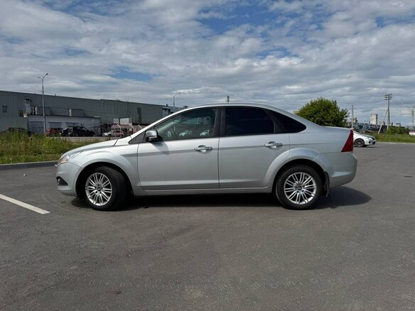 2011 Ford Focus II Рестайлинг, серебристый, 500000 рублей - вид 4