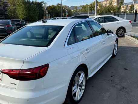 2021 Audi A4 40 TFSI V (B9) Рестайлинг, белый, 3300000 рублей, вид 4
