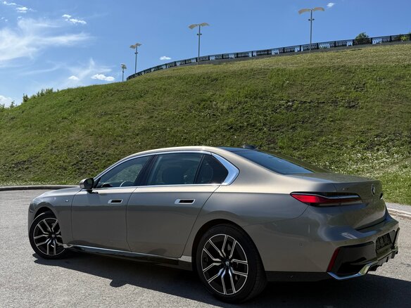 2025 BMW 7 серии 740d xDrive VII (G70), серый - вид 7