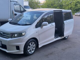 2011 Honda Freed I Рестайлинг, белый, 1050000 рублей, вид 1