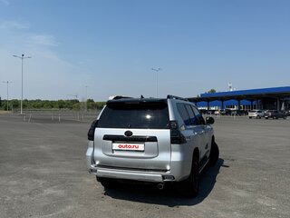 2018 Toyota Land Cruiser Prado 150 Series Рестайлинг 2, серебристый, 5800000 рублей, вид 5