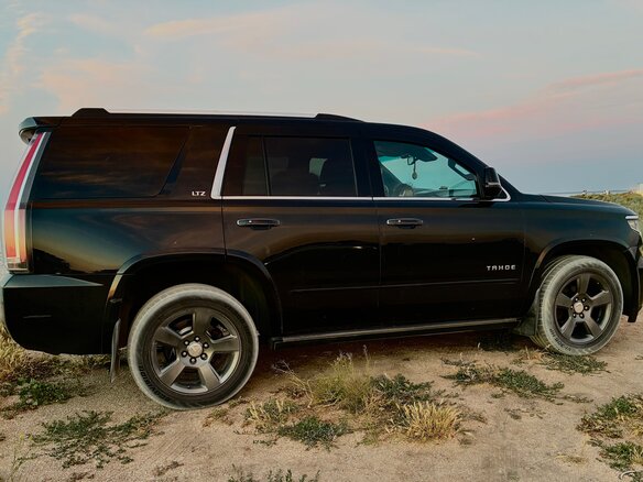 2015 Chevrolet Tahoe IV, чёрный, 3300000 рублей - вид 4