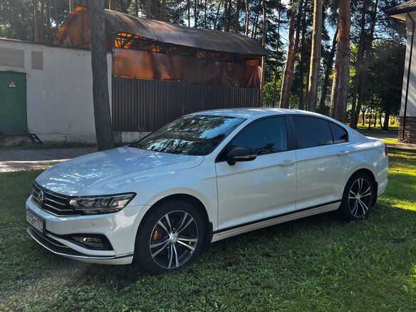2020 Volkswagen Passat B8 Рестайлинг, белый, 2070000 рублей - вид 1
