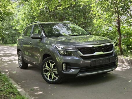 2022 Kia Seltos I, серый, 1980000 рублей, вид 2