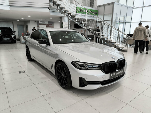 2021 BMW 5 серии 520d xDrive VII (G30/G31/G38) Рестайлинг, серебристый, 4050000 рублей - вид 2