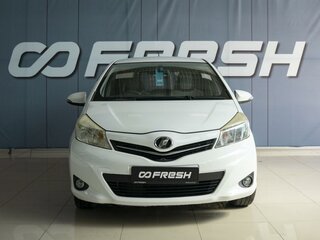 2011 Toyota Vitz III (XP130), белый, 699000 рублей, вид 3