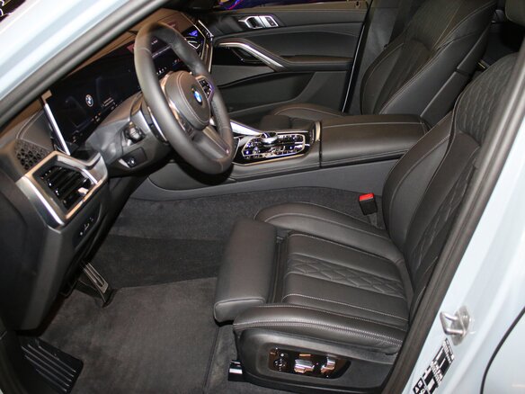 2025 BMW X6 40i III (G06) Рестайлинг, чёрный, 13890000 рублей - вид 8