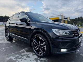 2017 Volkswagen Tiguan II, чёрный, 1780000 рублей, вид 2