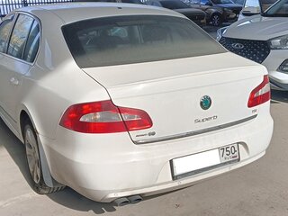 2013 Skoda Superb II, белый, 900000 рублей, вид 3