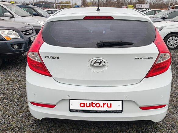 2015 Hyundai Solaris I Рестайлинг, белый - вид 2