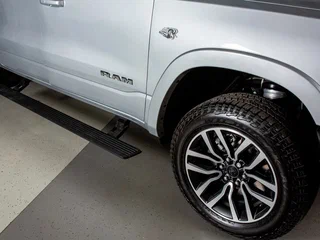 2026 Ram 1500 Crew Cab eTorque V Рестайлинг, серебристый, 12078000 рублей, вид 5
