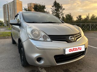 2013 Nissan Note I Рестайлинг, серебристый, 515000 рублей, вид 4
