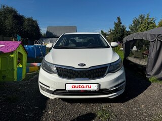 2015 Kia Rio III Рестайлинг, белый, 800000 рублей, вид 2
