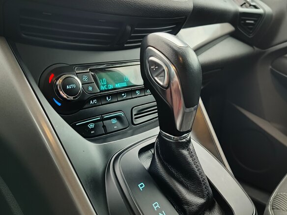 2016 Ford Kuga II, белый, 1600000 рублей - вид 8