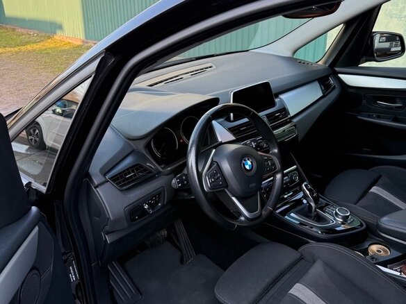 2018 BMW 2 серии Gran Tourer Gran Tourer 216d F46 Рестайлинг, чёрный, 1850000 рублей - вид 4