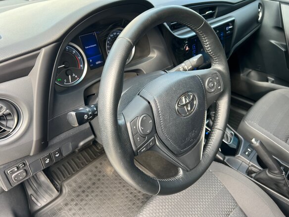 2018 Toyota Corolla XI (E160, E170, E180) Рестайлинг 1, белый - вид 12