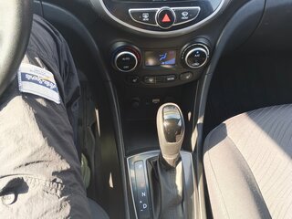 2016 Hyundai Solaris I Рестайлинг, красный, 680000 рублей, вид 4