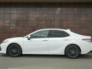 2018 Toyota Camry VIII (XV70), белый, 2442000 рублей, вид 4