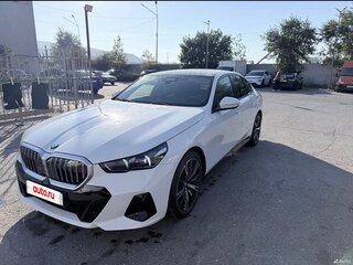 2025 BMW 5 серии 530i xDrive VIII (G60/G61/G68), белый, 7400000 рублей, вид 1