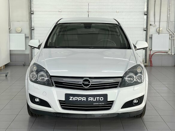 2011 Opel Astra H Рестайлинг, белый, 549000 рублей - вид 1