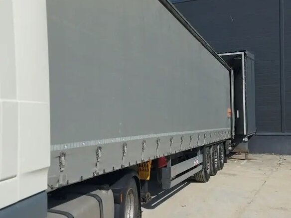 2020 Schmitz Cargobull 9084, серебристый, 3400000 рублей - вид 2