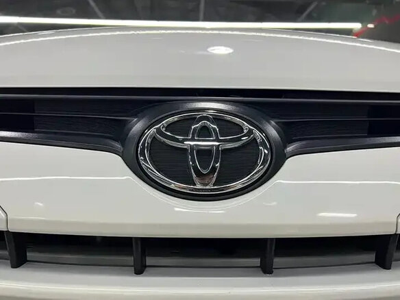 2022 Toyota Yaris L XP150 Рестайлинг, белый - вид 12