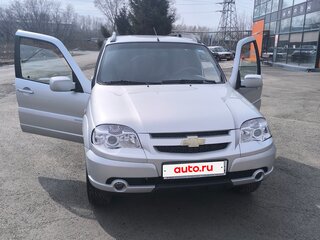 2011 Chevrolet Niva I Рестайлинг, серебристый, 500000 рублей, вид 1