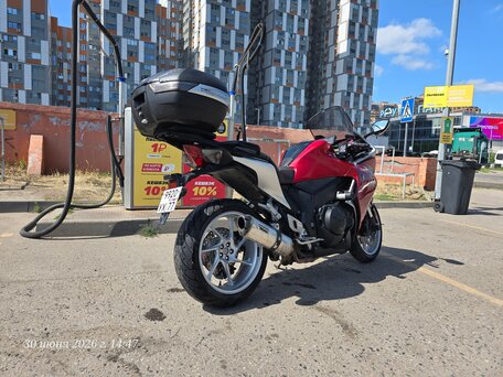 2010 Honda VFR 1200, красный, 750000 рублей, вид 2
