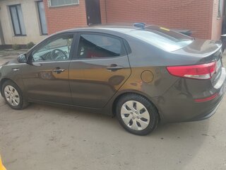 2017 Kia Rio III Рестайлинг, коричневый, 910000 рублей, вид 4
